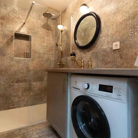 Sur La Place , Centre Village Cosy & Calme 2ch Apartment Lapeyrouse-Fossat