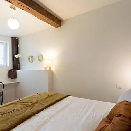 Sur La Place , Centre Village Cosy & Calme 2ch Apartment Lapeyrouse-Fossat