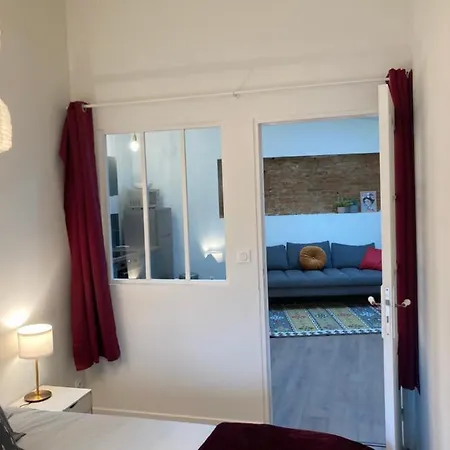 Sur La Place , Centre Village Cosy&calme 2ch Apartamento *