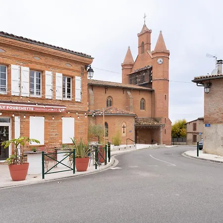 Apartment Sur La Place , Centre Village Cosy & Calme 2ch