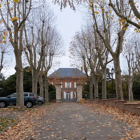 Sur La Place , Centre Village Cosy&calme 2ch