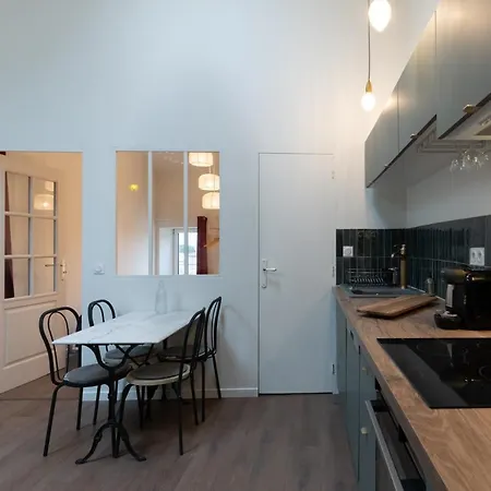 Apartment Sur La Place , Centre Village Cosy & Calme 2ch *