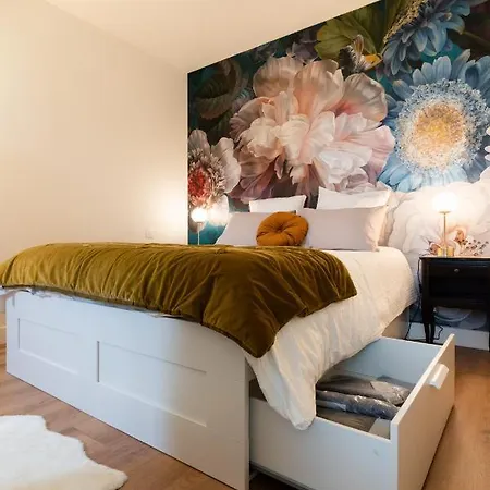 Sur La Place , Centre Village Cosy & Calme 2ch