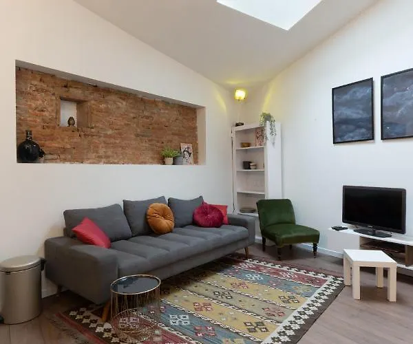 Apartment Sur La Place , Centre Village Cosy & Calme 2ch