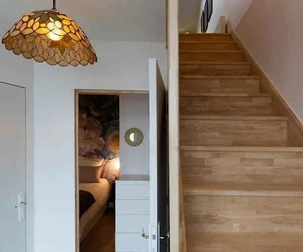 Apartment Sur La Place , Centre Village Cosy & Calme 2ch *