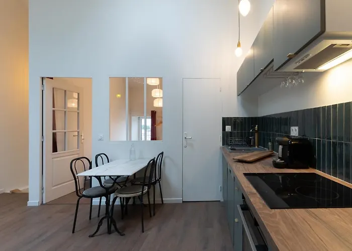 Apartmán Sur La Place , Centre Village Cosy & Calme 2ch *