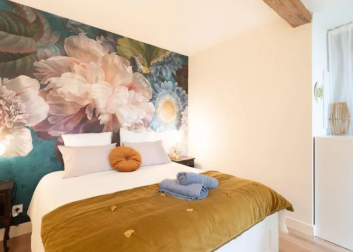 Sur La Place , Centre Village Cosy & Calme 2ch