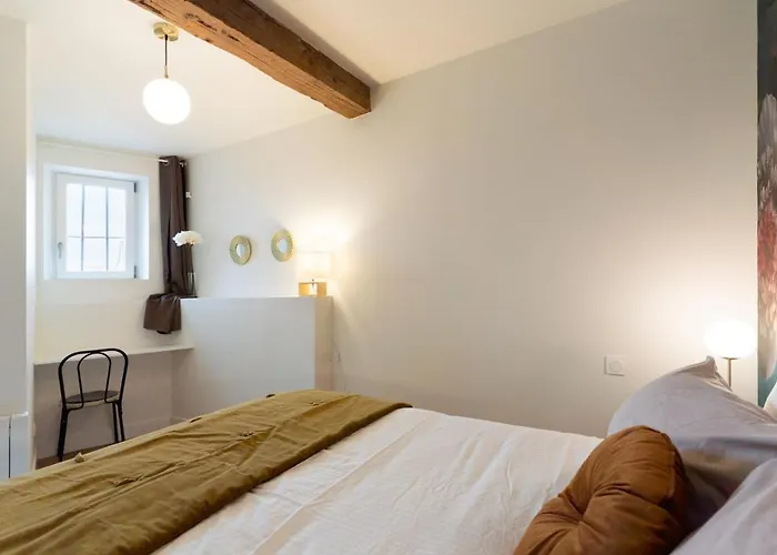 Sur La Place , Centre Village Cosy & Calme 2ch Apartmán Lapeyrouse-Fossat