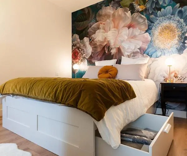 Sur La Place , Centre Village Cosy & Calme 2ch