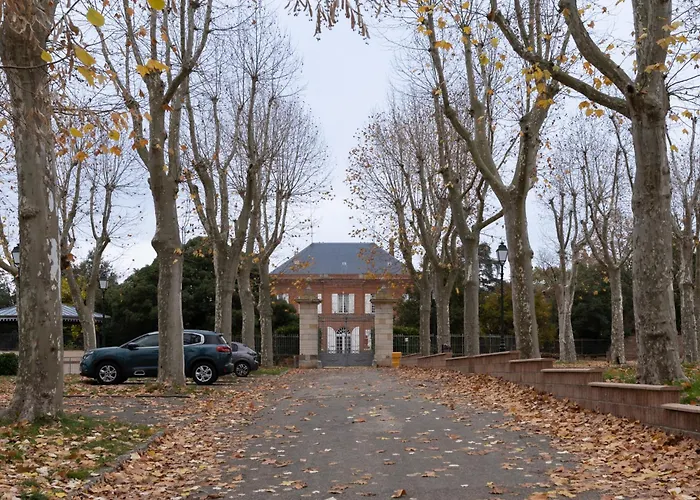 Sur La Place , Centre Village Cosy & Calme 2ch