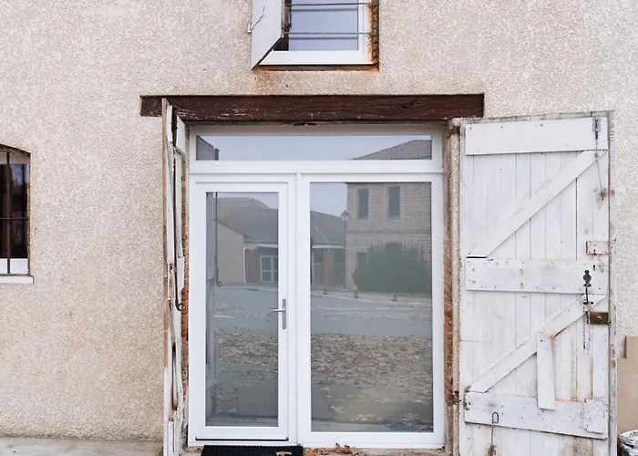 Sur La Place , Centre Village Cosy & Calme 2ch *